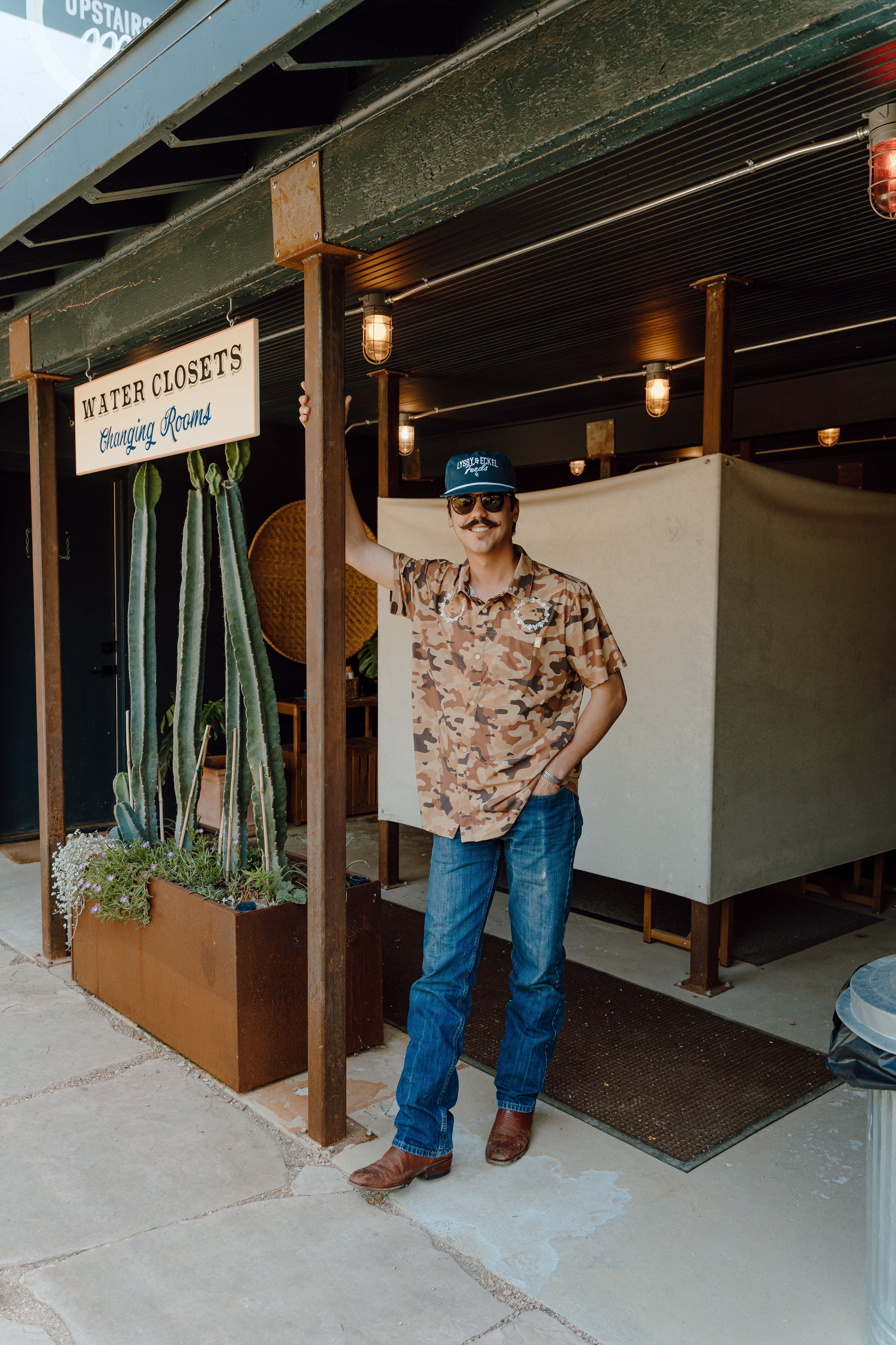 THE EXPEDITION BUTTON DOWN STAUNCH